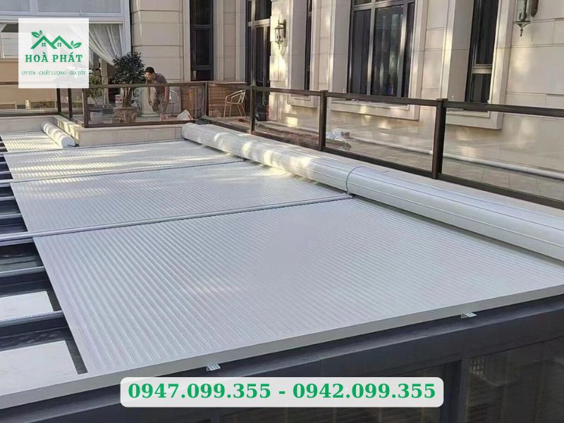 Lắp đặt mái nhôm cuốn tự động