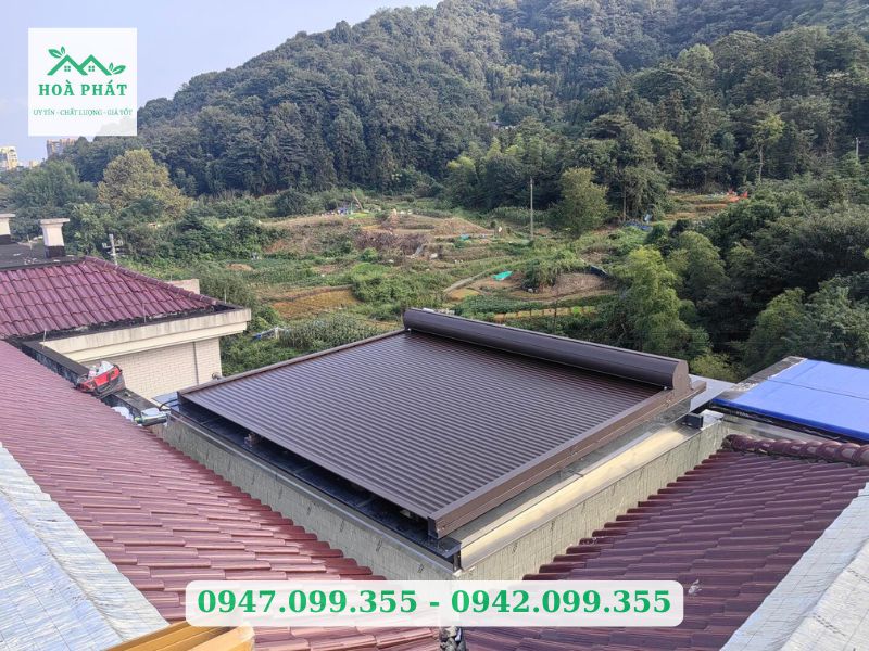 Công trình mái nhôm cuốn che giếng trời